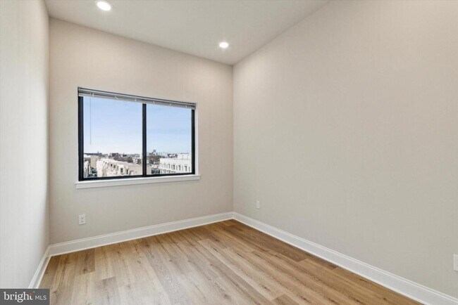 Building Photo - 2143 E Lehigh Ave