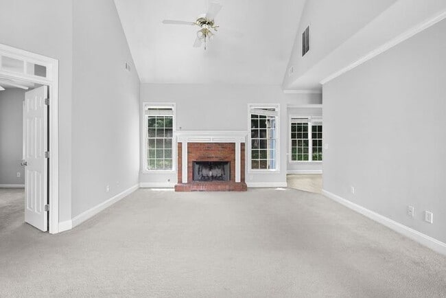 Building Photo - 510 MacLand Dr