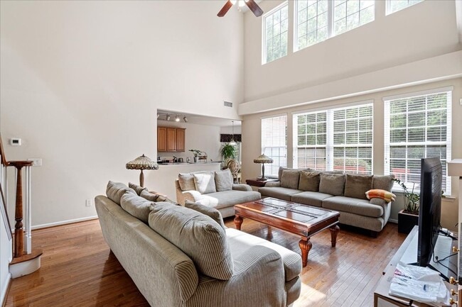 Building Photo - Spacious 5BR/3BA minutes from Ballantyne V...