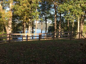 Building Photo - 3BR/3BA View of Melton Hill Lake in private community