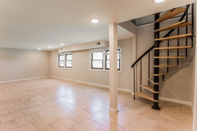 Building Photo - 2242 Zumbehl Rd