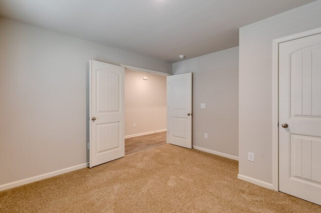 Building Photo - Spacious 5-Bedroom, 3-Bath Home in Prime F...
