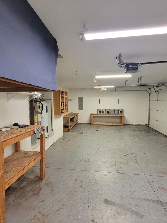 Building Photo - Pet Friendly Home with Large Yard