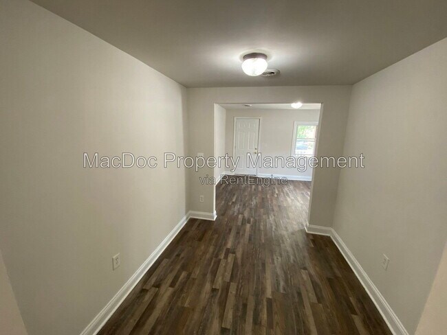 Building Photo - 806 Weedon St