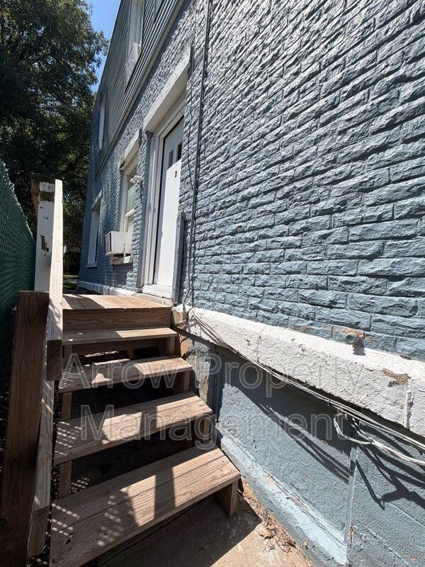 Building Photo - 926 A St