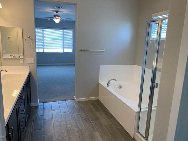 Building Photo - 715 N Sparrow Dr