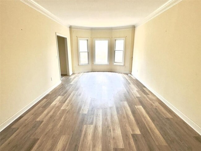 Building Photo - 219 Deerhill Dr