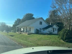 Building Photo - 2 Bed 1 Bath House Siloam Community