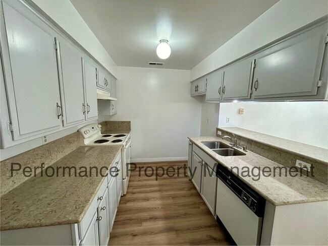 Building Photo - 1001 Nimrod Ct