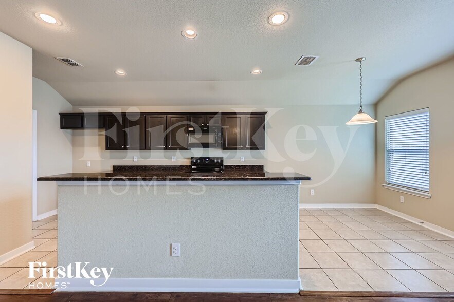 Building Photo - 3613 Cayman Dr