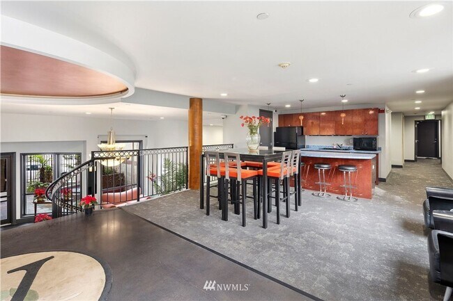 Building Photo - Classic 1bedroom Condo with Elegant Amenit...