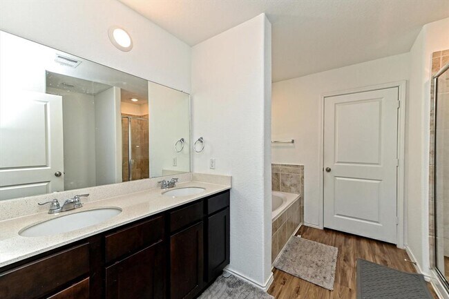 Building Photo - 6508 Strelitzia Cove