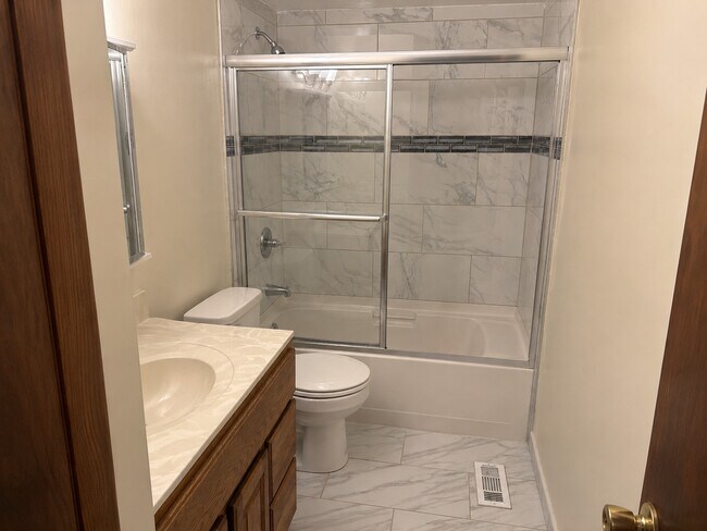 Building Photo - 18149 Ravisloe Terrace