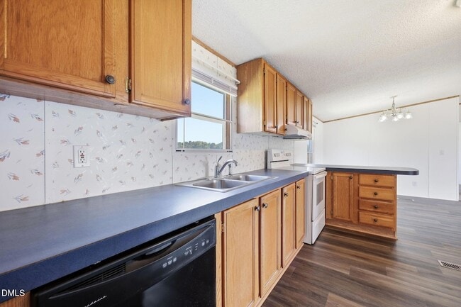 Building Photo - 1385 Live Oak Rd