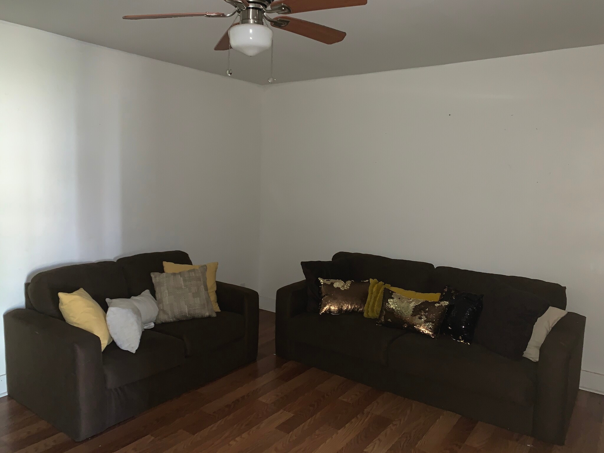 Living room - Furniture Not Included - 2004 N Palace Ave