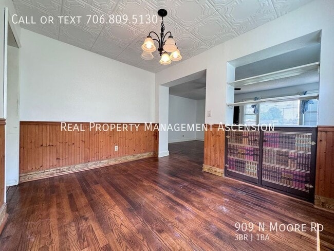 Building Photo - 909 N Moore Rd