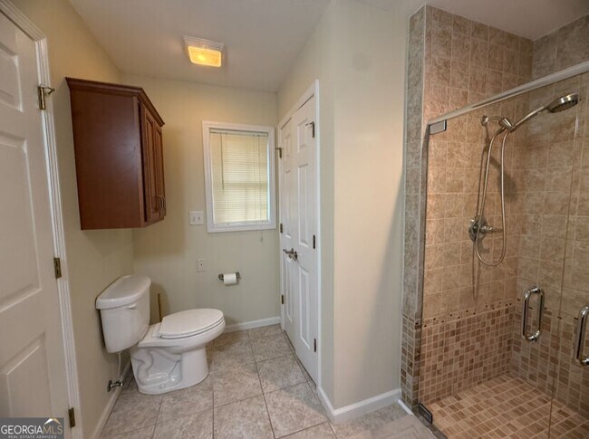 Building Photo - 70 Golden Oaks Dr