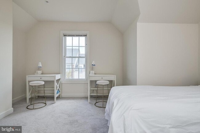 Building Photo - 610 Eden Pl