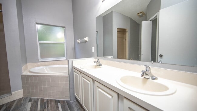 Building Photo - 148 Oak Grove Rd