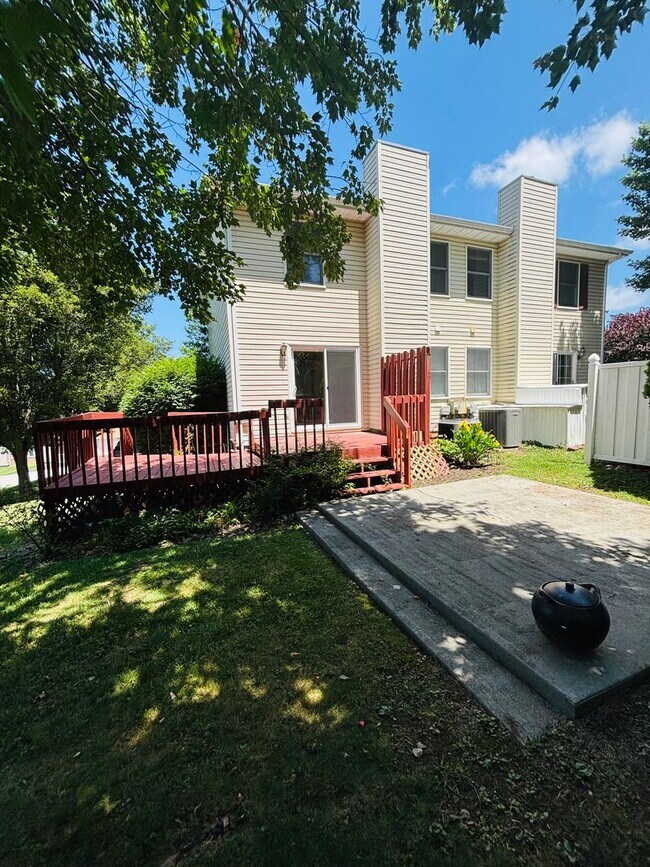 Building Photo - 530 Kamran Dr NW