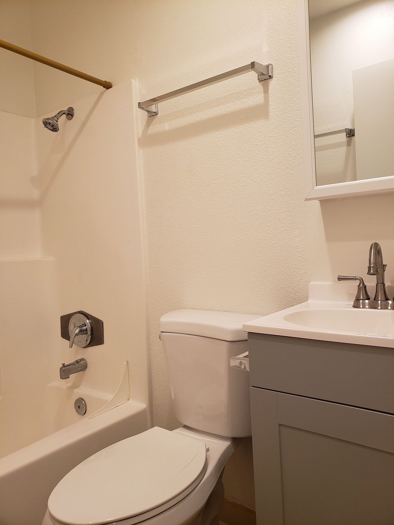 Building Photo - 1261 Victor St