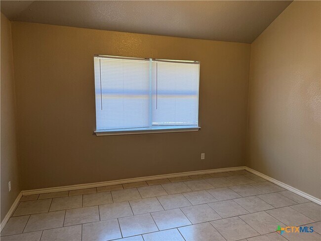 Building Photo - 1103 Concho St