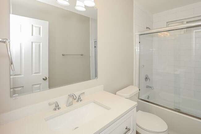 Building Photo - 2061 Poplar Rd