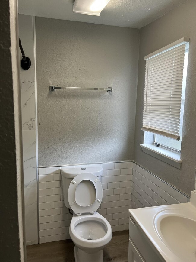 Building Photo - 4207 N Beaver Ave