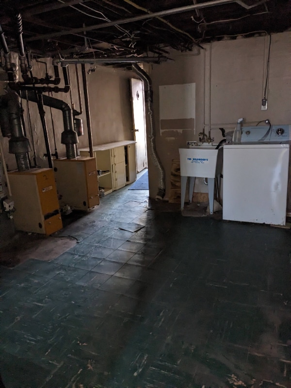 Building Photo - 5252 Oakland St