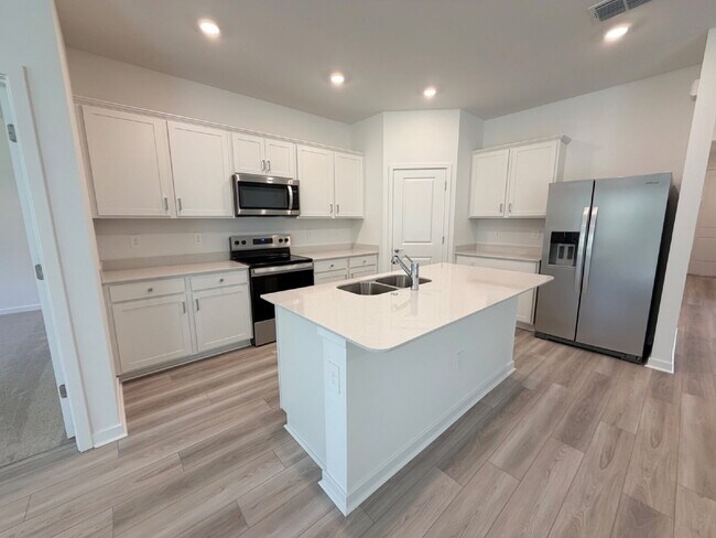 Building Photo - 3935 Big Sky Dr