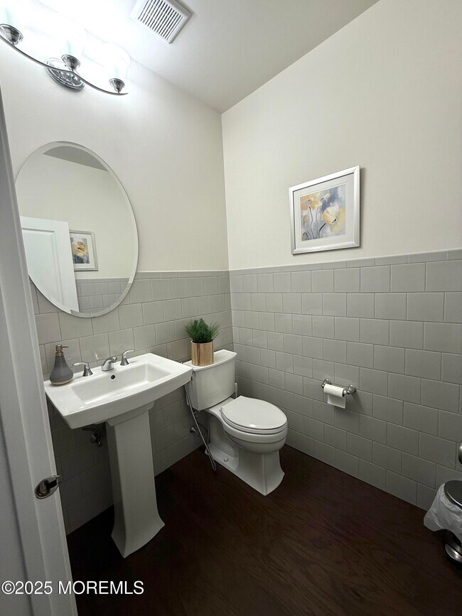 Building Photo - 2 Wisteria Ct