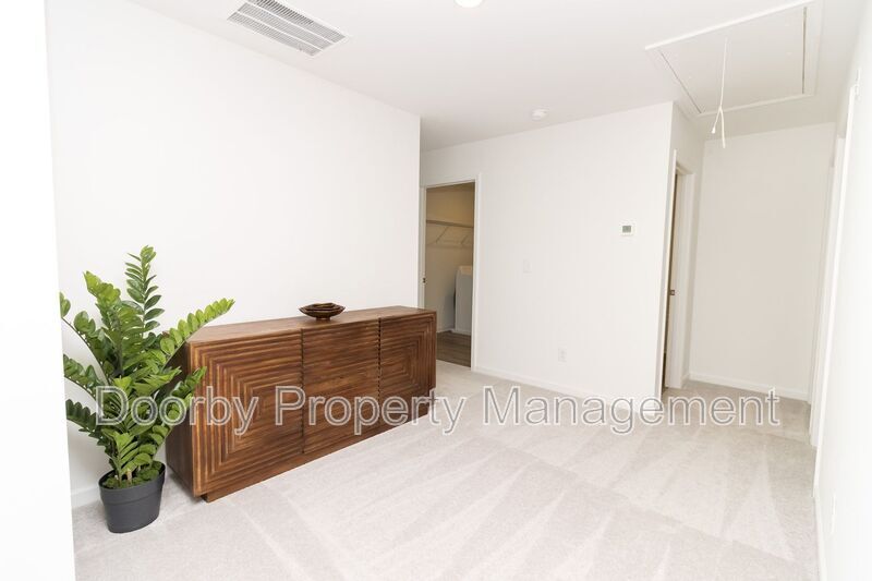 Building Photo - 114 Saddlebred Wy