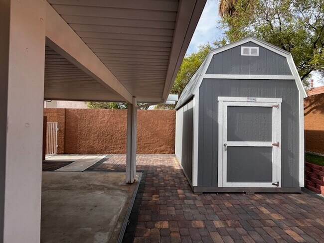 Building Photo - Stylish & Solar-Powered 5-Bed Gem with Vau...