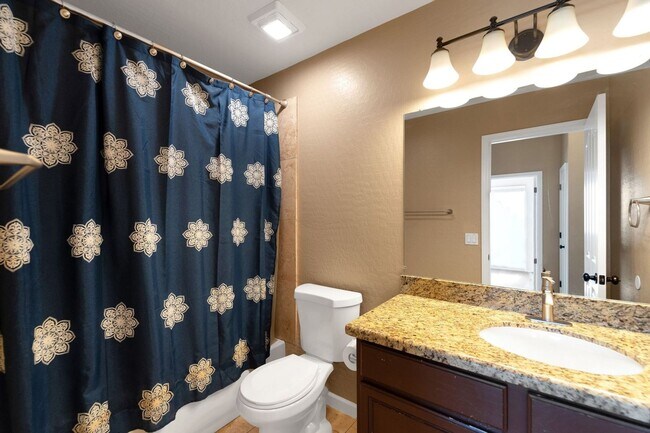 Building Photo - Stunning 5BR House in Chandler