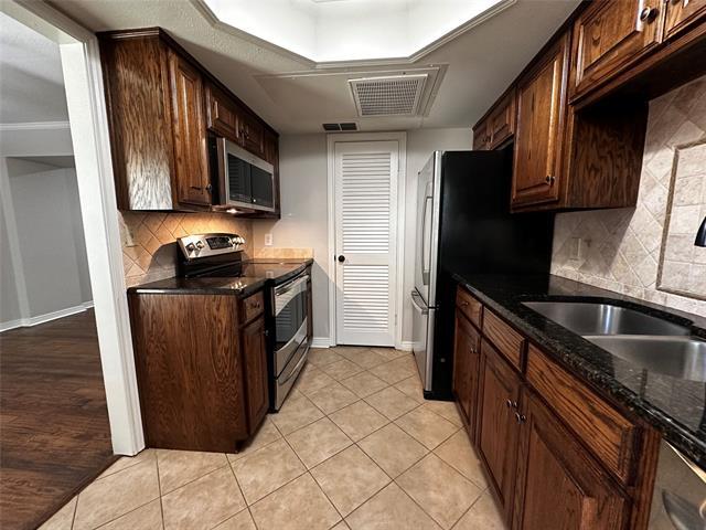 Building Photo - 6451 Oriole Dr