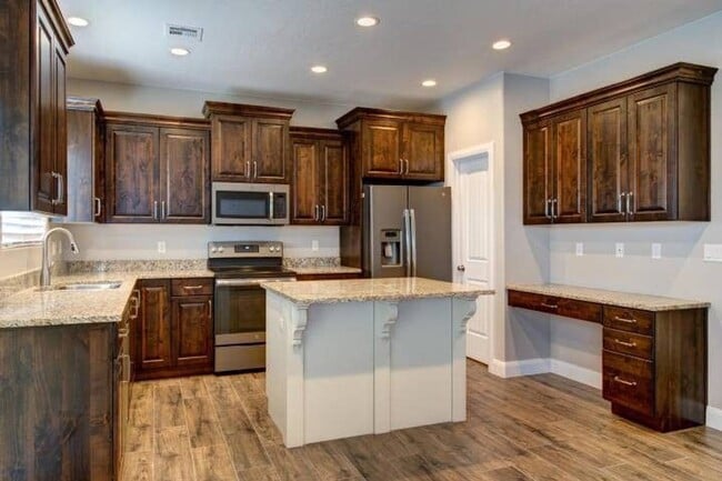 Building Photo - Newer townhome in Cedar City!