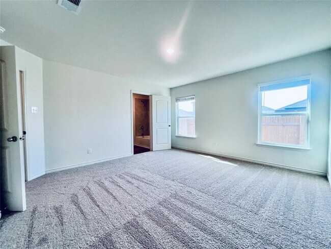 Building Photo - 520 Locksley Cove