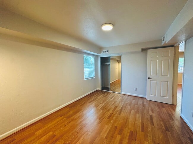 Building Photo - Ashby Duplex