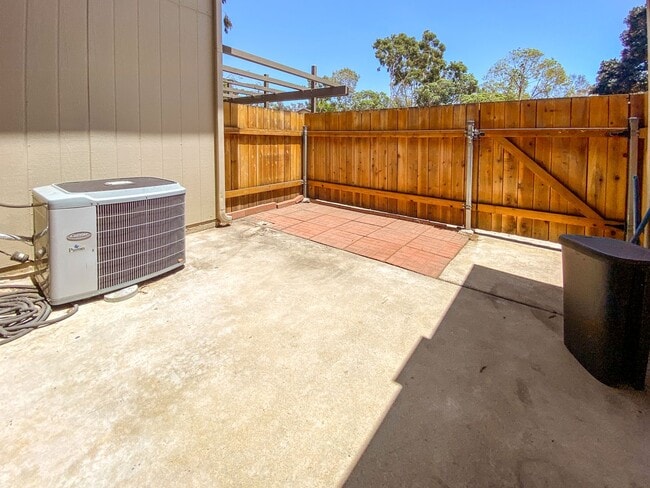 Building Photo - Two-Story 3 Bed, 2.5 Bath with Large Bonus...