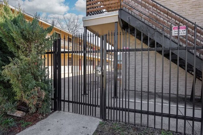 Building Photo - 5414 Reiger Ave