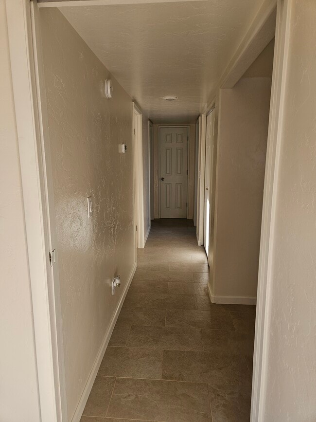 Building Photo - 4445 S Kostka Ave