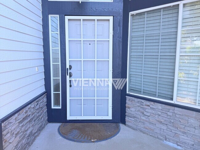 Building Photo - 2736 Genesee Dr