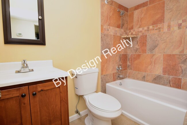 Building Photo - Pristine Remodeled Olive Grove 4 Bedroom 2...