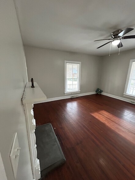 Building Photo - 927 S Jackson St