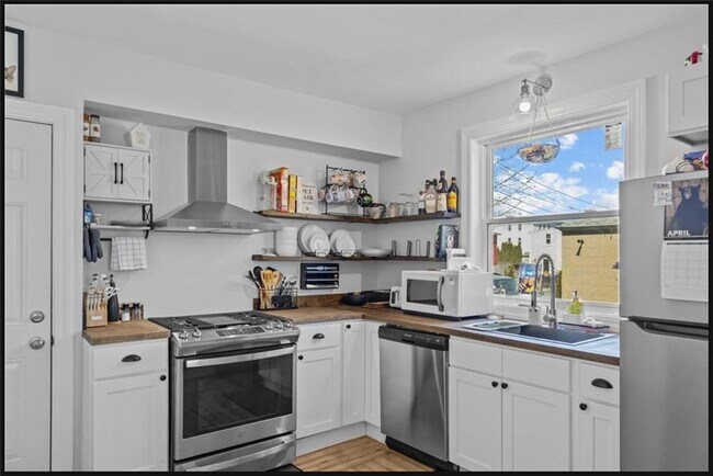 Building Photo - 68 Wood St