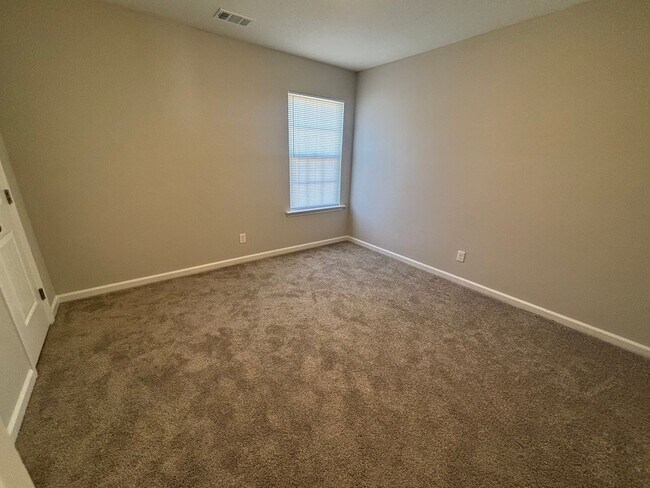 Building Photo - FOR RENT