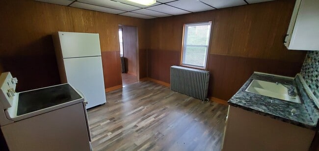 Building Photo - 530 Naylor Rd