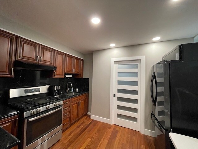 Building Photo - 2519 Grays Ferry Ave