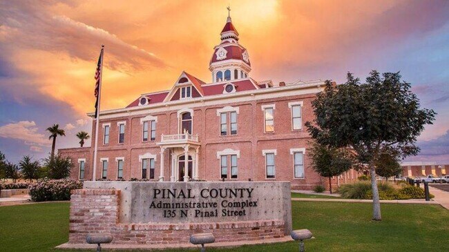 Building Photo - 564 W 12th St