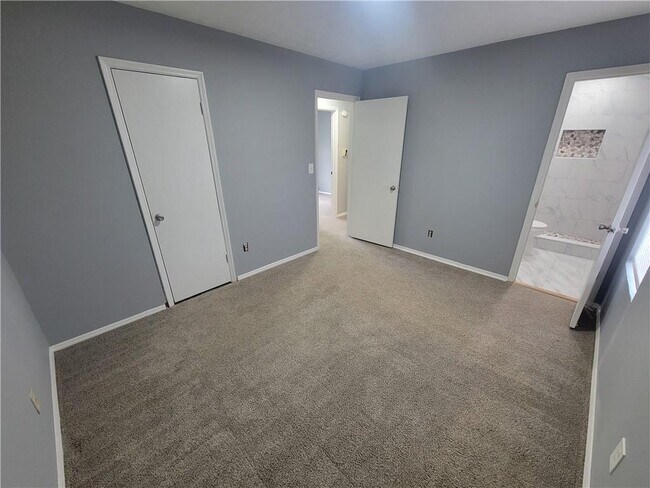 Building Photo - 1085 Mainstreet Valley Dr